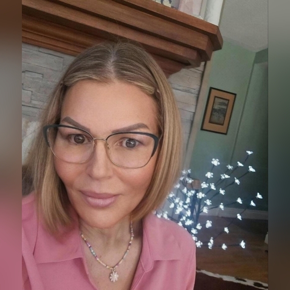 Meet your Posher, Michelle - Picture 1 of 1